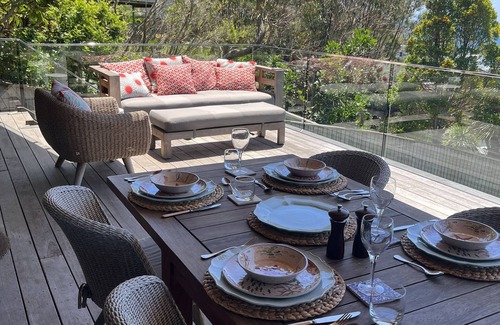 Bulli Tops House | Wombarra Beach House with Ocean views Pet friendlynSleeps 8