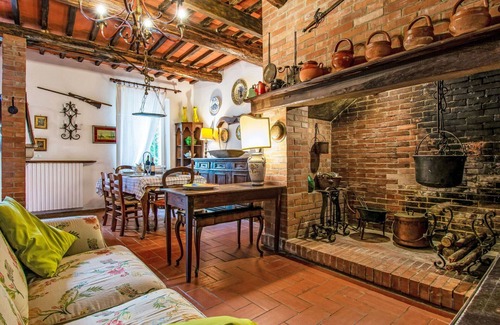 Montopoli in Val d'Arno Villa | Wonderful private villa for 9 guests with private pool, WIFI, TV, patio, pets allowed and parking