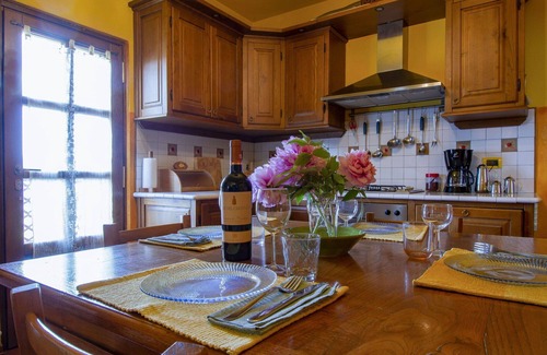 Coreglia Antelminelli House | Wonderful private villa for 4 people with WIFI, A/C, TV, terrace, pets allowed and parking