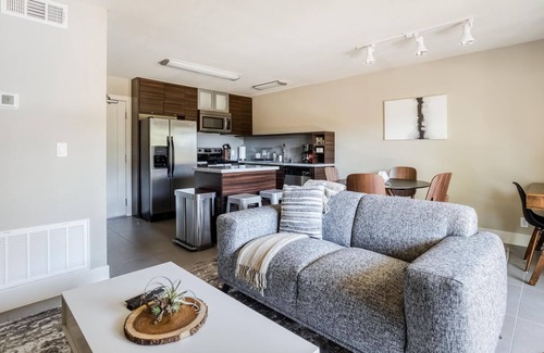 East San Mateo Apartment | Wonderful 1BR in San Mateo, Gym + Pool