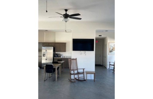 Bullhead City House | Wonderful 2 BR 2 bath home- Pool & Jacuzzi access