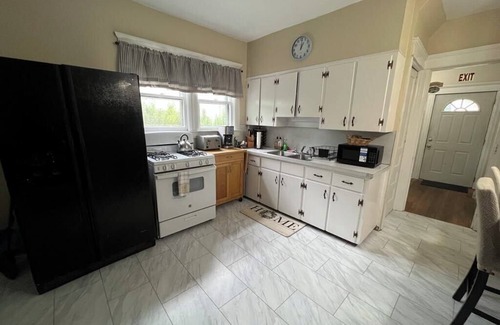 Cortland House | Wonderful 5-bedroom house steps from downtown and SUNY Cortland!