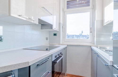 Vanchiglia Apartment | Wonderful apartment of about 60 sqm, perfect for 4 people, located on the fifth floor of a building with a lift (NOT suitable for disabled people - there are several steps to access it).The property is located in the heart of the city, a short distance f