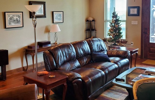 Hackberry House | Wonderful Bayhouse In Anglers Bay Subdivision on Canal,4 bedroom,2 baths, deck