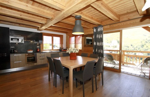 Mont-de-Lans Ski Chalet | Wonderful chalet, 50 m from the slopes