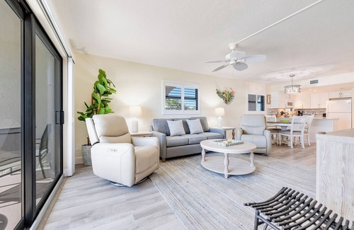 Sanibel Condo | Wonderful Corner Unit on 3rd floor. This speaks a girl's tropical getaway!
