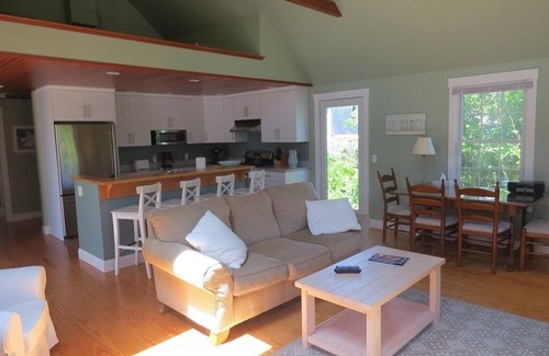 Chatham Cottage | Wonderful cottage located in the heart of downtown Chatham.steps to everything.