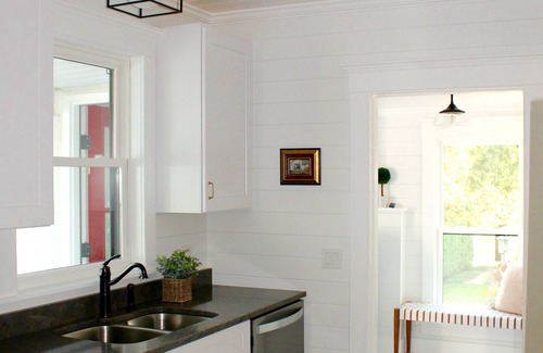 Harbor Springs Cottage | Wonderful Downtown Harbor Springs Cottage, quick walk to shops and restaurants!
