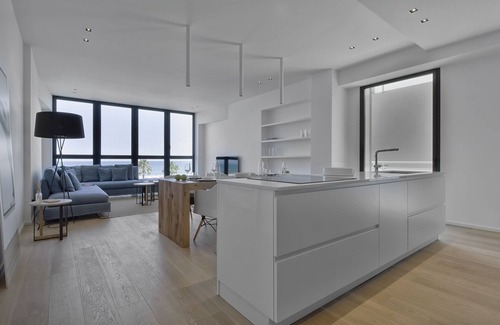 Riccione Apartment | Wonderful first-row apartment with bay window overlooking the sea.