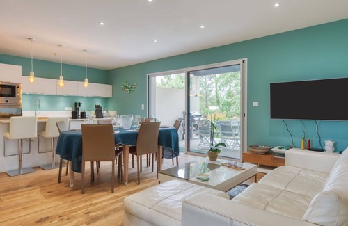 Grayan-Et-L'Hopital Villa | Wonderful private villa for 6 guests with WIFI, TV, terrace and parking