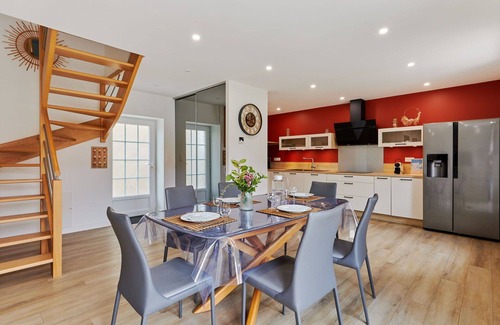 Creances House | Wonderful villa for 4 guests with WIFI, TV, terrace, pets allowed and parking