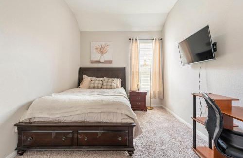 Hockley Apartment | Wonderful Getaway Cypress 2 BR with thoughtful comforts