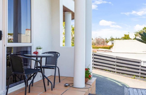 St. Heliers House | Wonderful Guest Suite Steps to St Heliers Beach