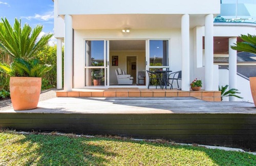 St. Heliers House | Wonderful Guest Suite Steps to St Heliers Beach