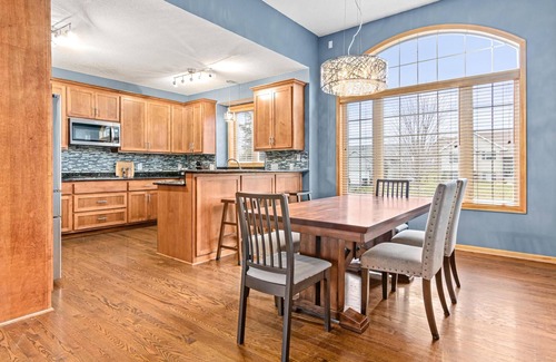 Rosemount House | Wonderful home in prime Rosemount location.nn