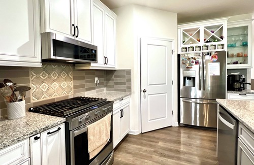 Lewes House | Wonderful home with porch & courtyard - 5 mi to Lewes - 3bd,3ba Sleeps 6