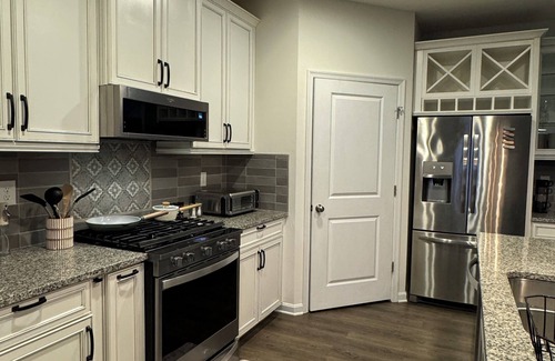 Lewes House | Wonderful home with porch & courtyard - 5 mi to Lewes - 3bd,3ba Sleeps 6