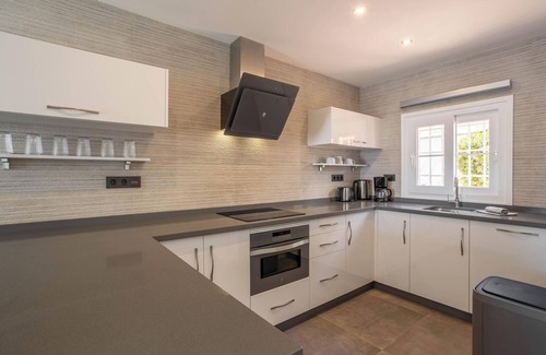 Chimenea House | 'Wonderful house just above the Sea' with Sea View, Garden and Wi-Fi