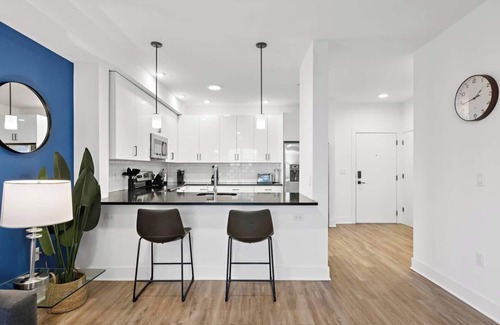 Fairview Apartment | Wonderful ! King 1BR ! Free Parking ! 30 min NYC !