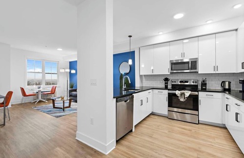 Fairview Apartment | Wonderful ! King 1BR ! Free Parking ! 30 min NYC !