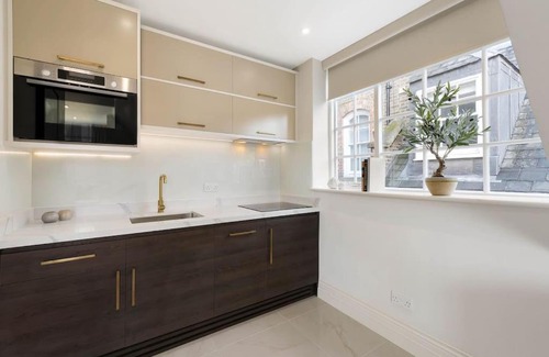 Brompton & Hans Town Apartment | Wonderful Knightsbridge Apartment by Harrods