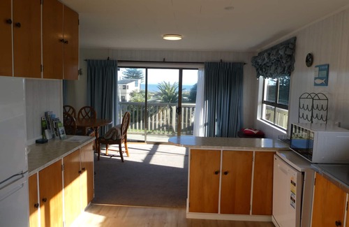 Waikanae House | Wonderful ocean-view holiday house 1 back from beach