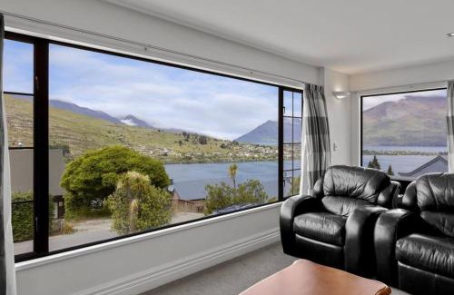 Queenstown House | Wonderful on Woodlands - Family friendly home