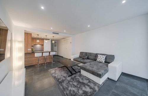 Cannes City Centre Apartment | Wonderful one bedroom heart of Cannes, 2min walk to Carlton hotel!