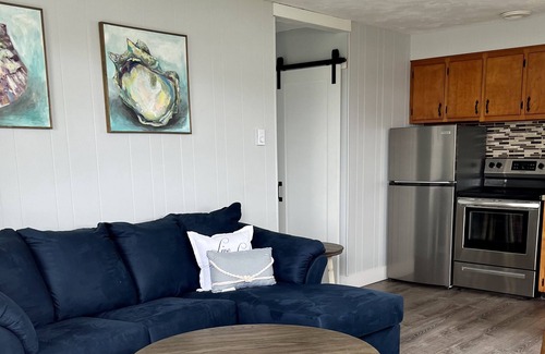 Misquamicut Condo | Wonderful One Bedroom Pond View Unit One Block From Misquamicut Beach