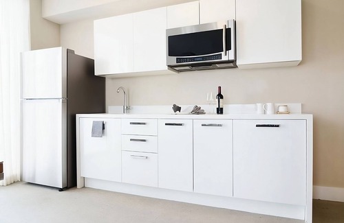 Bay Harbor Islands Hotel | Wonderful Place To Stay! Relaxing Unit. Minutes Away to North Bayshore Park!