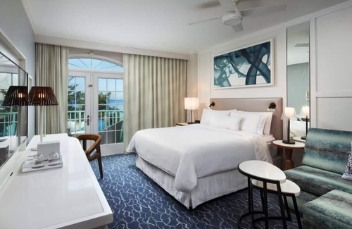 South Sound House | Wonderful Place To Stay! Beachfront, w/ Outdoor Pool, Near Seven Mile Beach