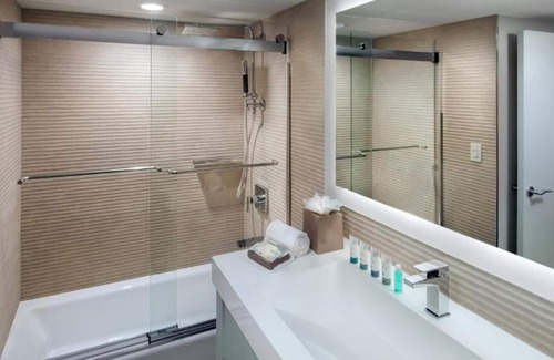 South Sound House | Wonderful Place To Stay! Beachfront, w/ Outdoor Pool, Near Seven Mile Beach