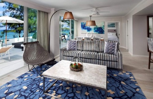 South Sound House | Wonderful Place To Stay! Beachfront, w/ Outdoor Pool, Near Seven Mile Beach