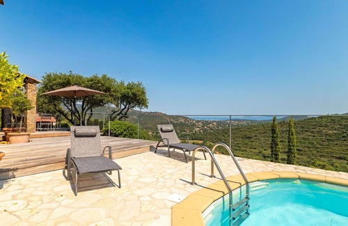 Bormes-Les-Mimosas Villa | Wonderful private villa for 6 guests with private pool, A/C, WIFI, TV and terrace