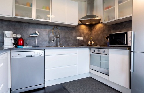 Denneville House | Wonderful private villa for 7 people with WIFI, TV, terrace, pets allowed and parking