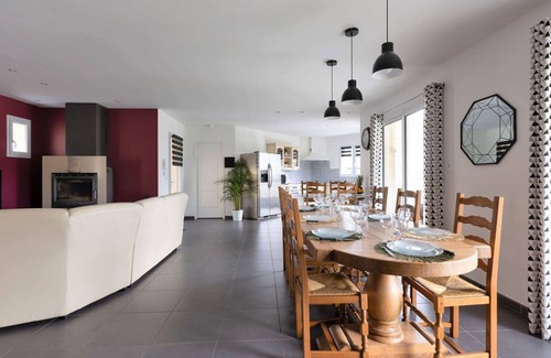 Saint-Martin-de-Seignanx House | Wonderful private villa for 8 guests with WIFI, pool, A/C, TV and terrace