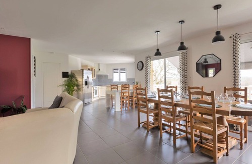 Saint-Martin-de-Seignanx House | Wonderful private villa for 8 guests with WIFI, pool, A/C, TV and terrace