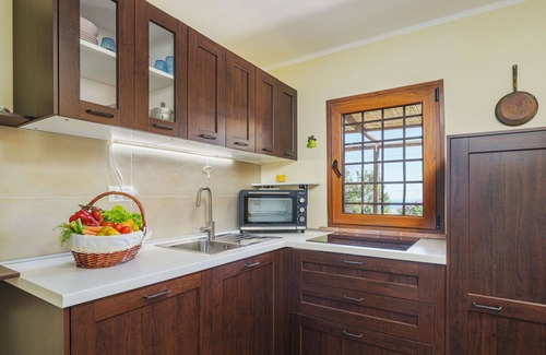 Stazzema House | Wonderful private villa for 4 people with WIFI, TV, terrace, pets allowed and parking