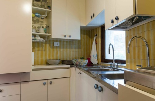 Santa Marinella Villa | Wonderful private villa for 8 guests with WIFI, A/C, hot tub, TV, terrace, pets allowed and park.