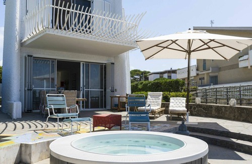 Santa Marinella Villa | Wonderful private villa for 8 guests with WIFI, A/C, hot tub, TV, terrace, pets allowed and park.