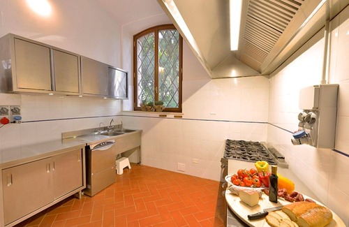Torrita di Siena Villa | Wonderful private villa with WIFI, A/C, hot tub, private pool, TV, patio, close to Montepulciano
