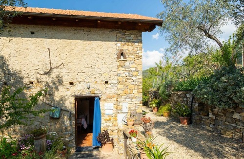 Diano San Pietro House | Wonderful private villa with private pool, WIFI, patio, pets allowed, panoramic view and parking