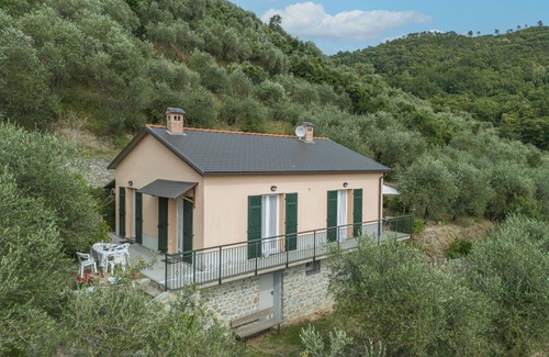 Sestri Levante House | Wonderful private villa for 4 people with WIFI, A/C, TV, patio and parking