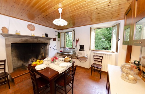 Casoli Villa | Wonderful private villa for 7 guests with private pool, WIFI, TV, terrace, pets allowed and park.