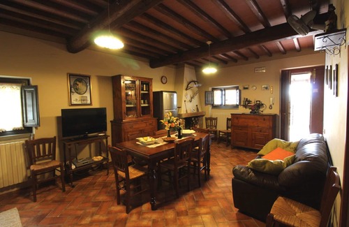 Loro Ciuffenna Villa | Wonderful private villa with WIFI, private pool, TV, pets allowed and parking, close to Arezzo