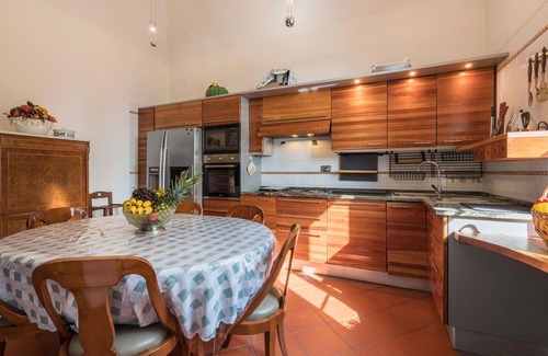 Chiusi Villa | Wonderful private villa with private pool, hot tub, WIFI, A/C, TV, terrace, panoramic view, parking