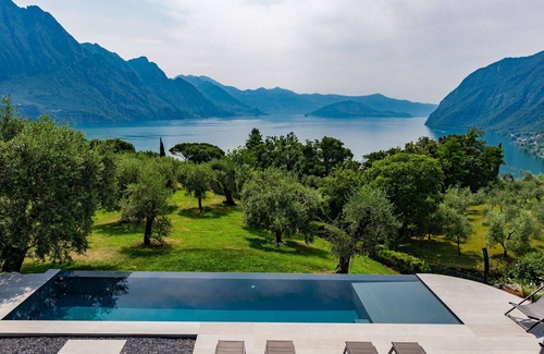 Riva di Solto Villa | Wonderful private villa for 10 guests with hot tub, private pool, WIFI, TV and patio