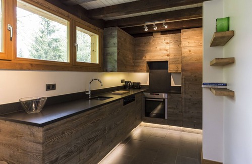 Les Houches Ski Chalet | Wonderful private chalet with a beautiful garden and outdoor hot tub.
