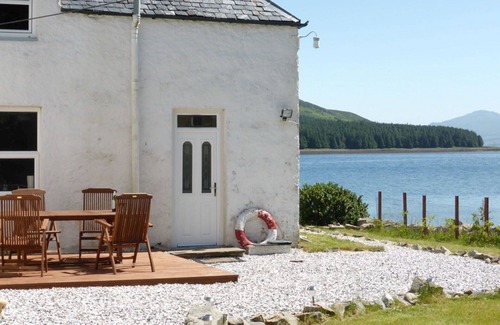 Breakish House | Wonderful private villa for 4 people with WIFI, TV, patio and pets allowed