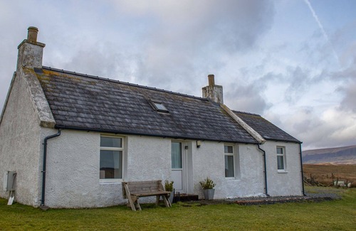Staffin House | Wonderful private villa for 2 people with WIFI and TV